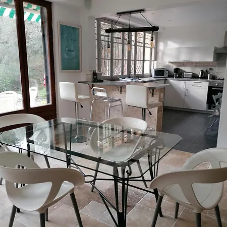 Appartement Rez De Climatisé Rénové, 90m2 Avec Parking Cassis
