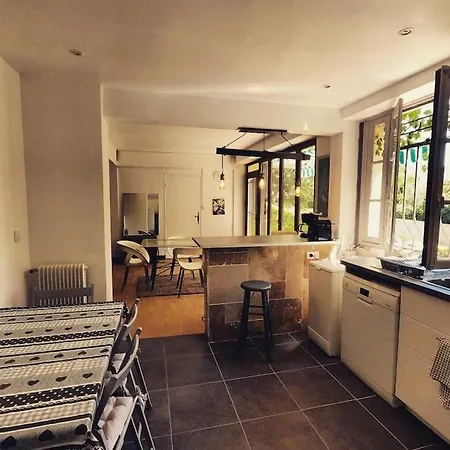 Apartment Rez De Climatise Renove, 90m2 Avec Parking Cassis