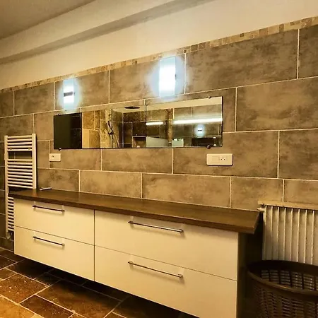 Rez De Climatise Renove, 90m2 Avec Parking * Κασί