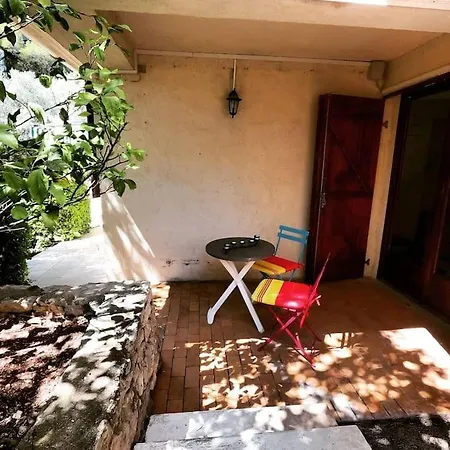 Apartment Rez De Climatise Renove, 90m2 Avec Parking Cassis