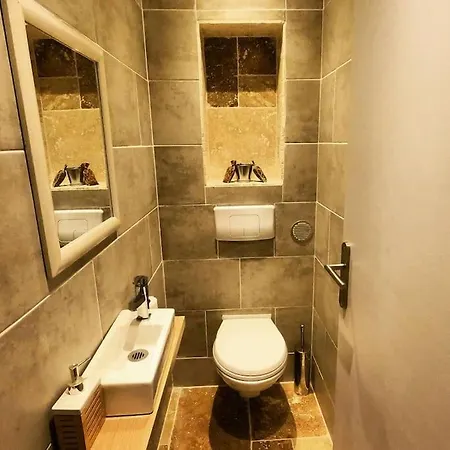 Apartment Rez De Climatise Renove, 90m2 Avec Parking *